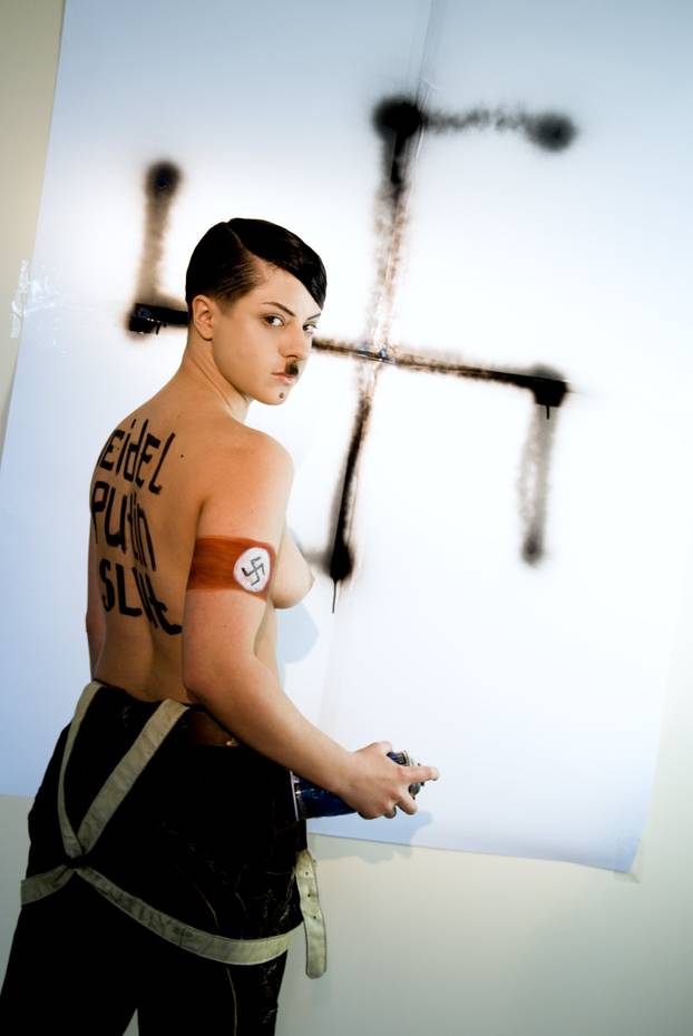 FOTO Prosvjednice u Kijevu se skinule i pokazale što misle  o rezultatima izbora u Njemačkoj