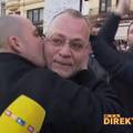 VIDEO Pogledajte trenutak u kojem je prosvjednik poljubio Zlatka Hasanbegovića na Trgu
