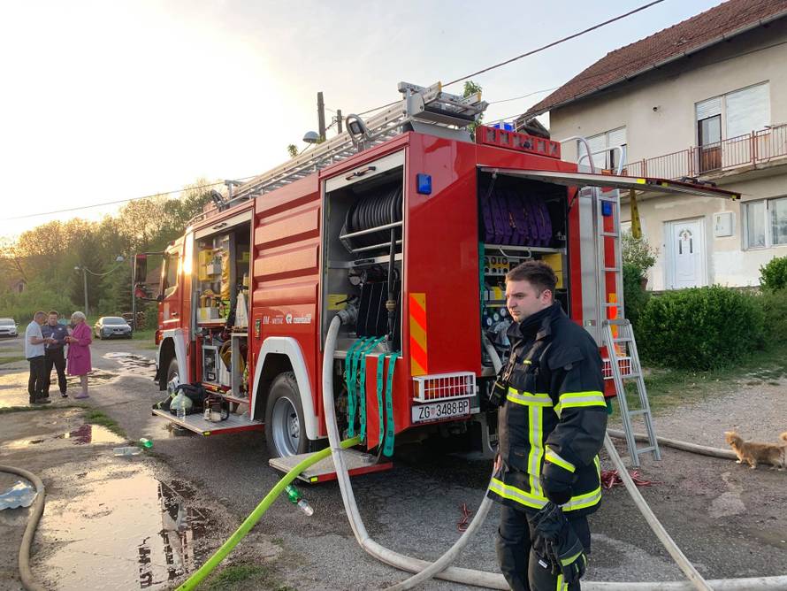 Dvije kuće izgorjele do temelja: Umirovljenici ostali bez svega