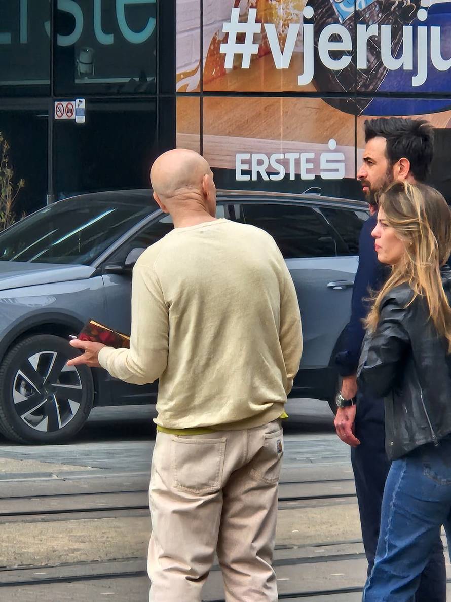 Legendarni glumac u Zagrebu! Malkovich na trgu s Popovićem Volarićem: 'Skupilo se ljudi...'
