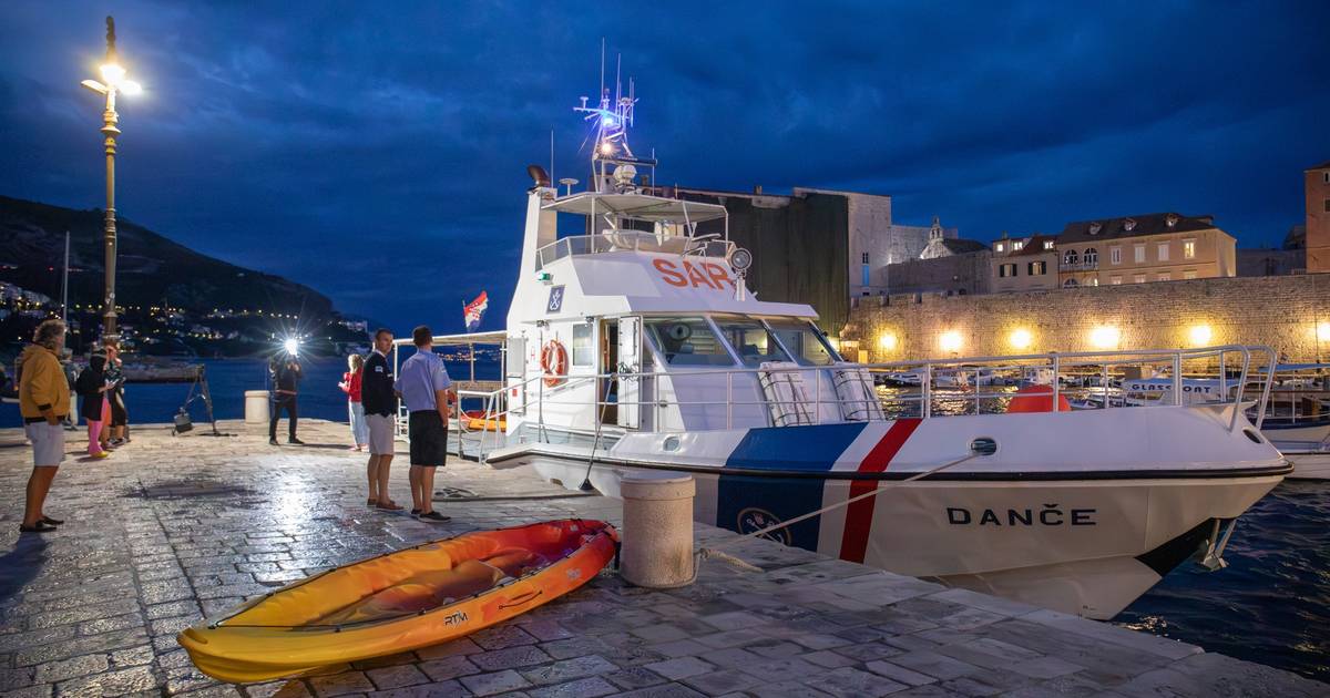 Robust storm causes accident close to Lokrum nine kayakers rescued