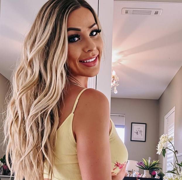 FOTO Učiteljica dobila otkaz jer 'pokazuje previše'. I dalje dijeli ocjene, ali za 'izvedbu'