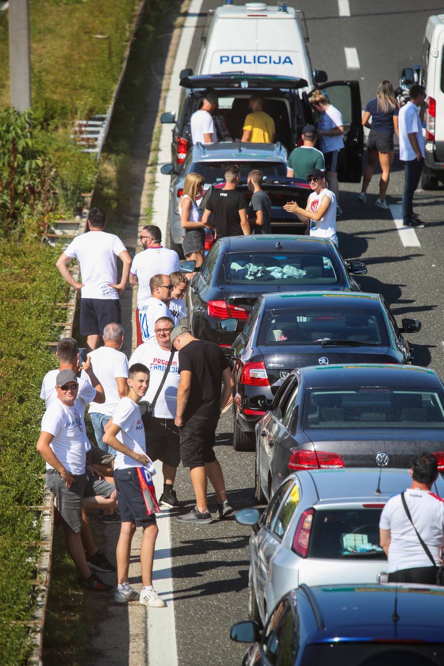 Zagreb: Policija u Lučkom dočekuje Torcidu