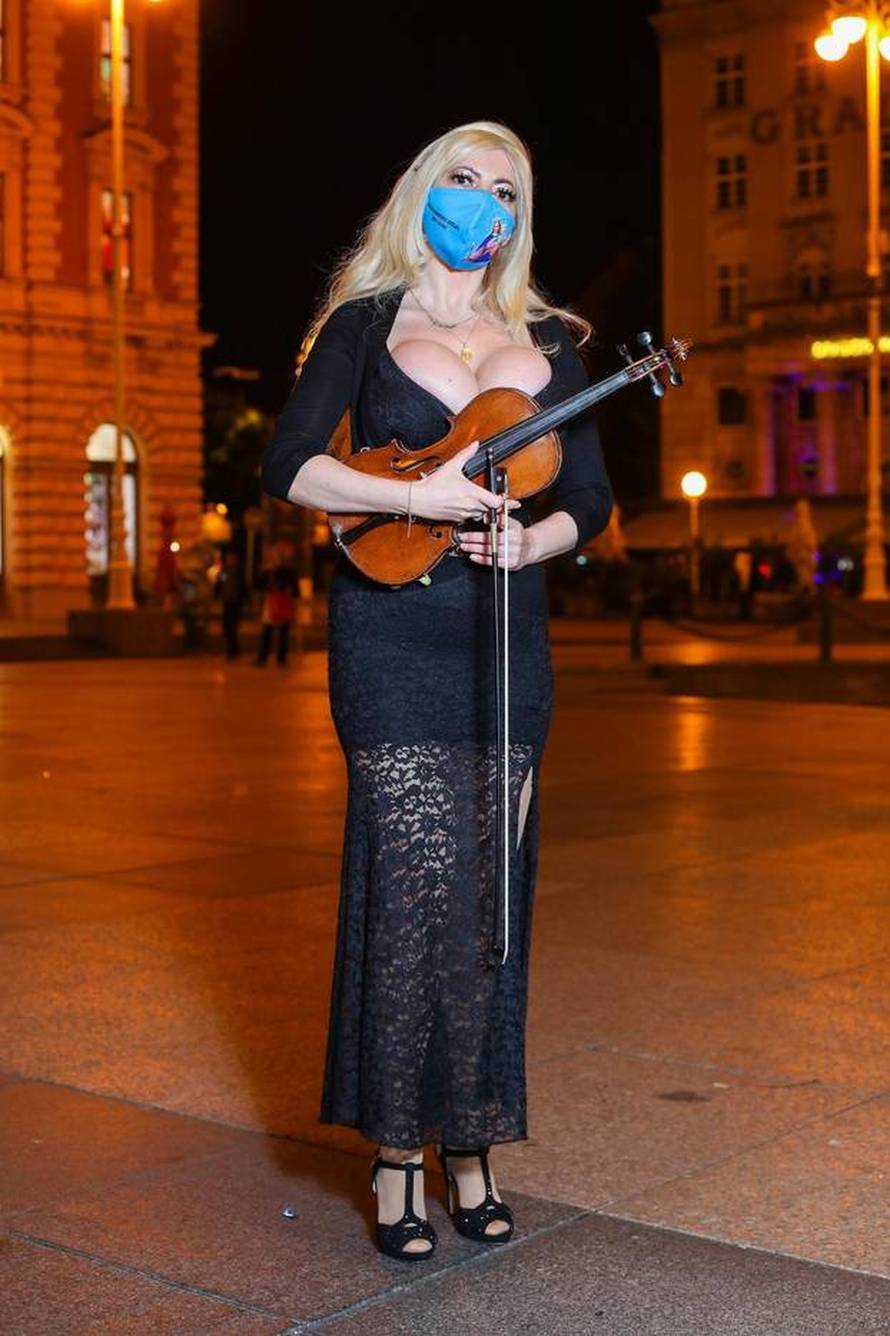 Violinistica Bianca je ozlijedila grudi pod tušem: &#x27;Sad želim još veće silikone od 60.000 kuna&#x27;