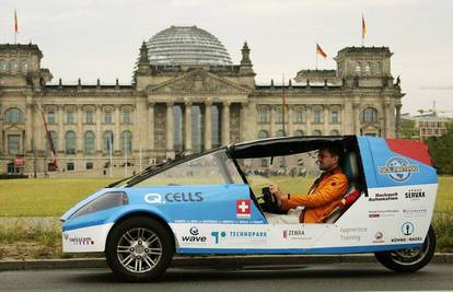 Putuje oko svijeta autom na solarni pogon