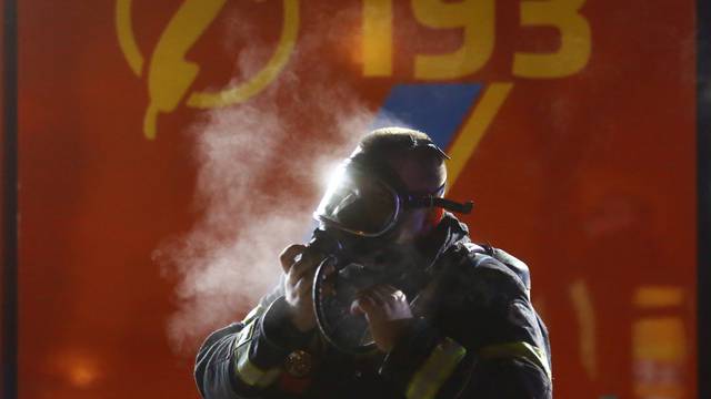 Zagreb: U požaru kuće u Trnavi opečena vlasnica. Izvukli su je
