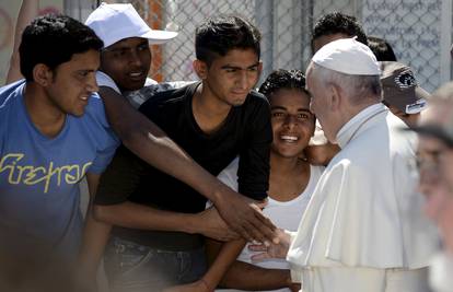 Papa: Europa treba integrirati migrante, ali ne otvoriti vrata
