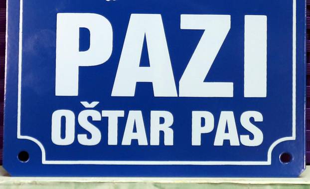 Oznaka "Pazi o&scaron;tar pas"