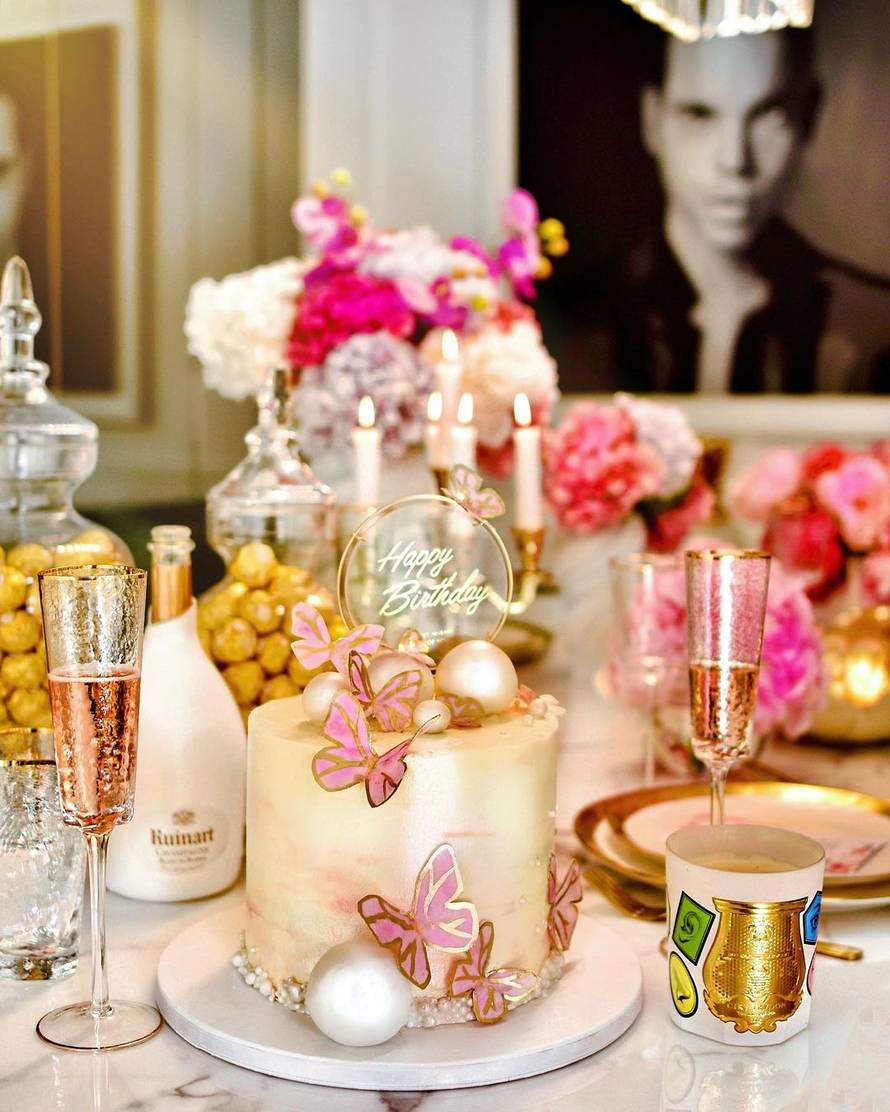 Grubnić je raskošnim stolom i tortom čestitao mami rođendan