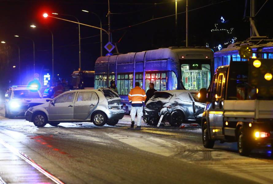 Zagreb: Sudarili se dva tramvaja i dva automobila kod Ravnica