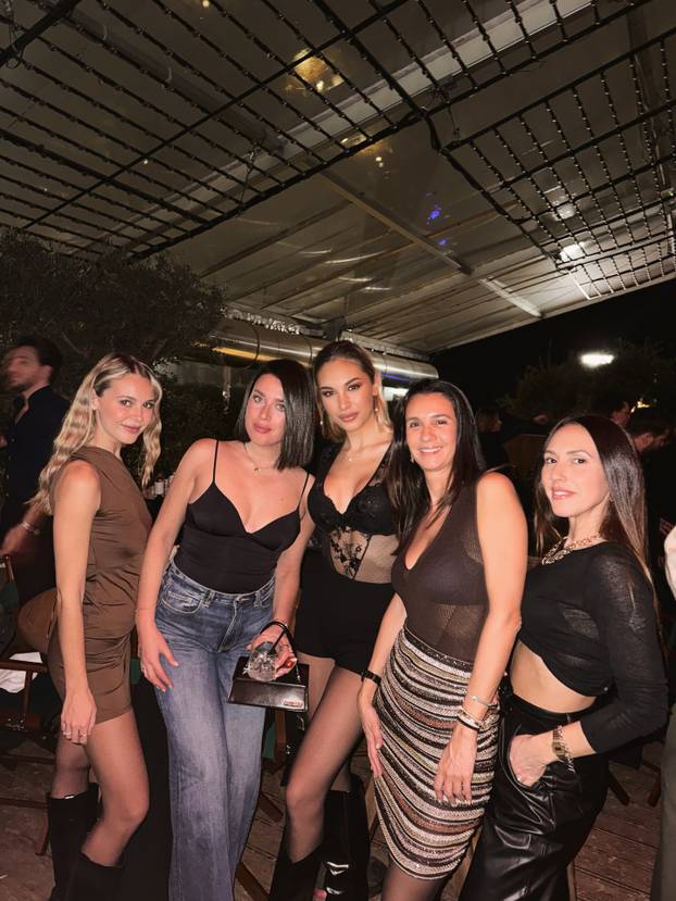 FOTO Talijanska voditeljica je konkurencija Diletti Leotti pred kamerama! Bila je i misica...