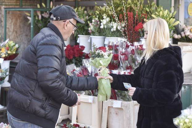 Šibenik: Kupovina cvijeća povodom Međunarodnog dana Žena
