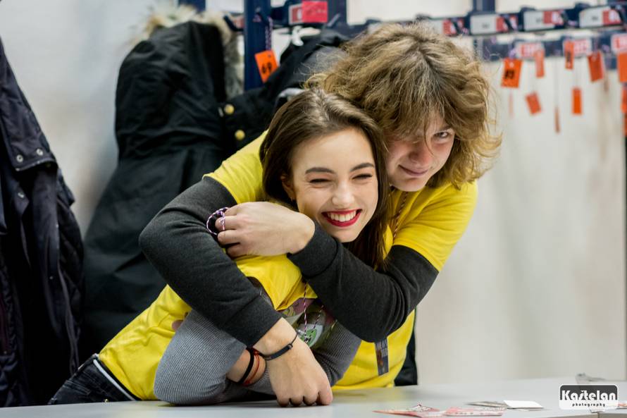 Vitasović je studenticu pozvao na stage pa su skupa zapjevali