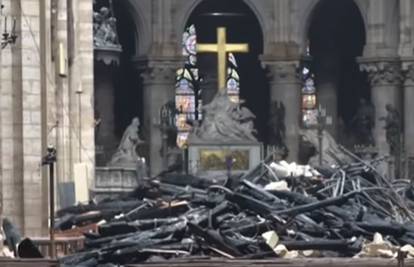 Snimke nakon strašnog požara: Pogledajte Notre Dame iznutra