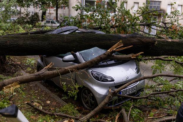 Olujno nevrijeme poharalo Mostar 