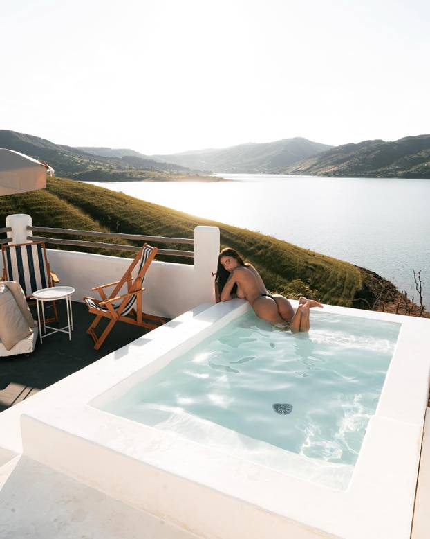 FOTO Fatalna Brazilka tvrdi da je spavala s Neymarom. Toalet papir ne koristi, gole fotke da