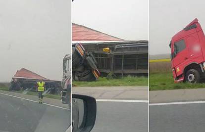 VIDEO Kamion je sletio s ceste na autocesti A3 kod Kutine