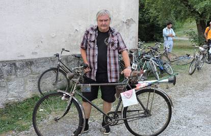 Svi su željeli vidjeti najstariji bicikl u požeštini, trek iz 1939.