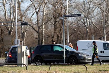 Zagreb: Sudar dva osobna vozila na raskrižju Većeslava Holjevca i Antallove ulice