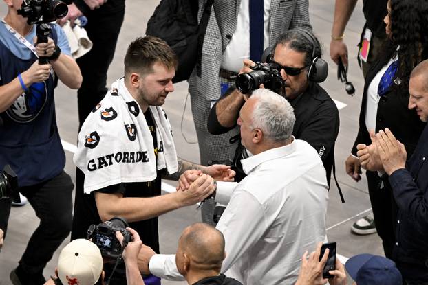 NBA: Los Angeles Lakers at Dallas Mavericks