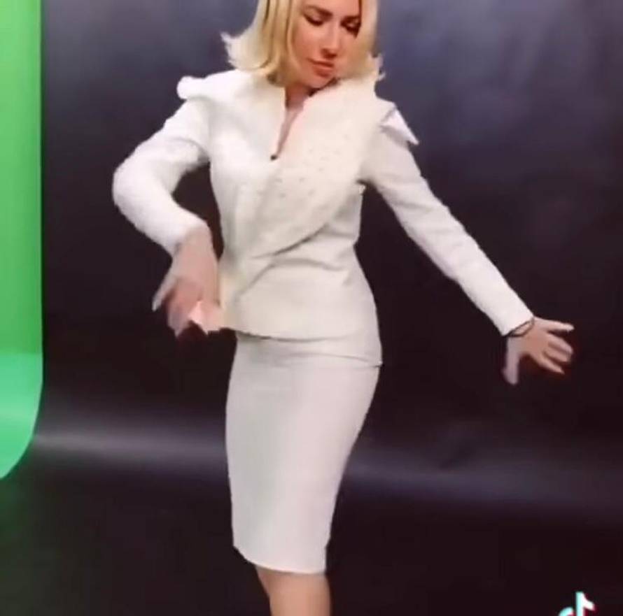 Srpska voditeljica postala je hit: Zaplesala na Karleušinu pjesmu