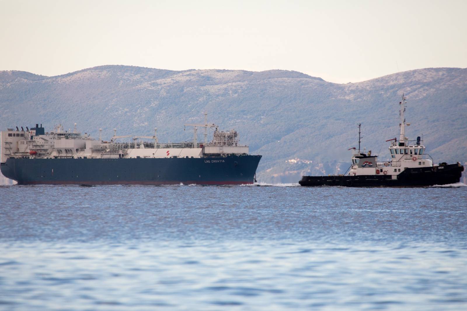 U Rijeku je doplovio dugoočekivani  plutajući LNG terminal