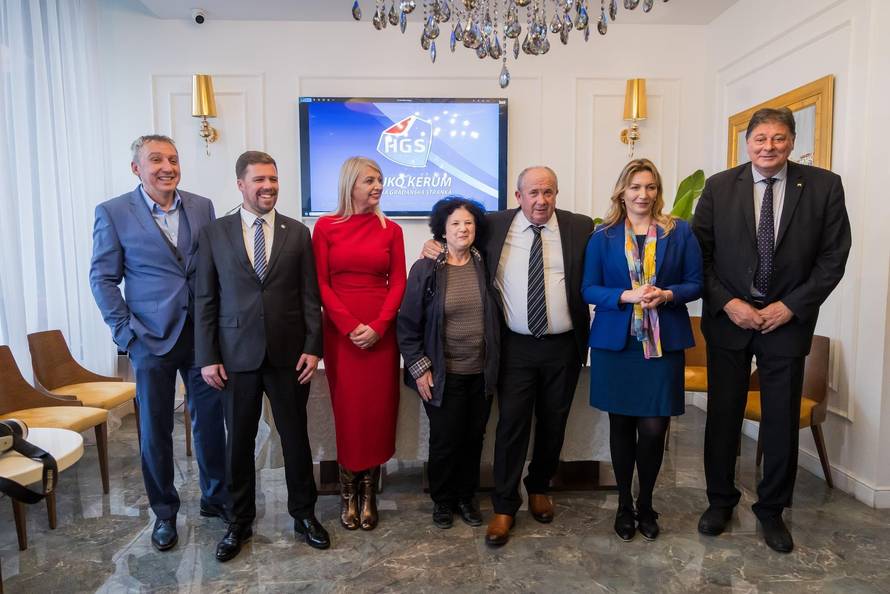 Split: Konferencija za medije Željka Keruma na kojoj je predstavio kandidata za lokalne izbore