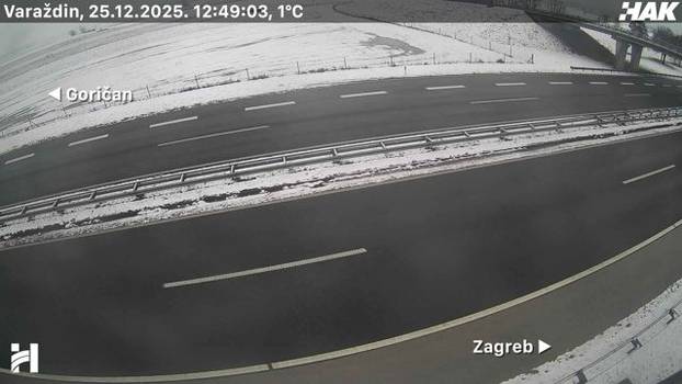 FOTO Pogledajte kakvo je stanje na cestama u Hrvatskoj: Snijeg u Lici, sunce 'provirilo' na jugu