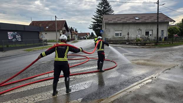 FOTO Ovo su posljedice oluje na sjeveru Hrvatske: Poplavljene ulice,  sve službe izašle na teren