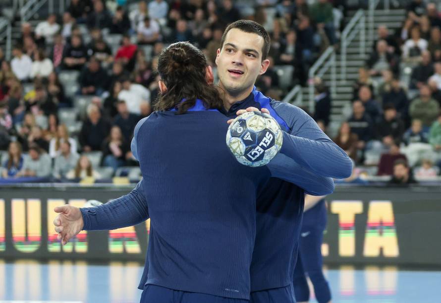 Zagreb: Mateo Maraš iz Paris Saint-Germainea pozdravio se s rukometašima RK Zagreb 