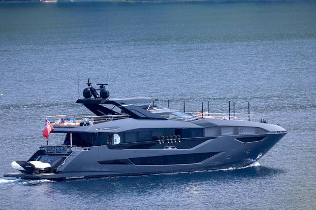 Bivša "Spajsica" Geri Halliwell sa suprugom Christianom i djecom uživa u ljetovanju na Jadranu