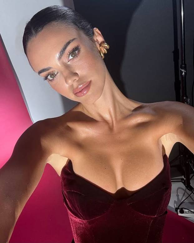 FOTO Diplomirana psihologinja našla se u svijetu mode: Njeno tijelo obara, isto kao i outfiti