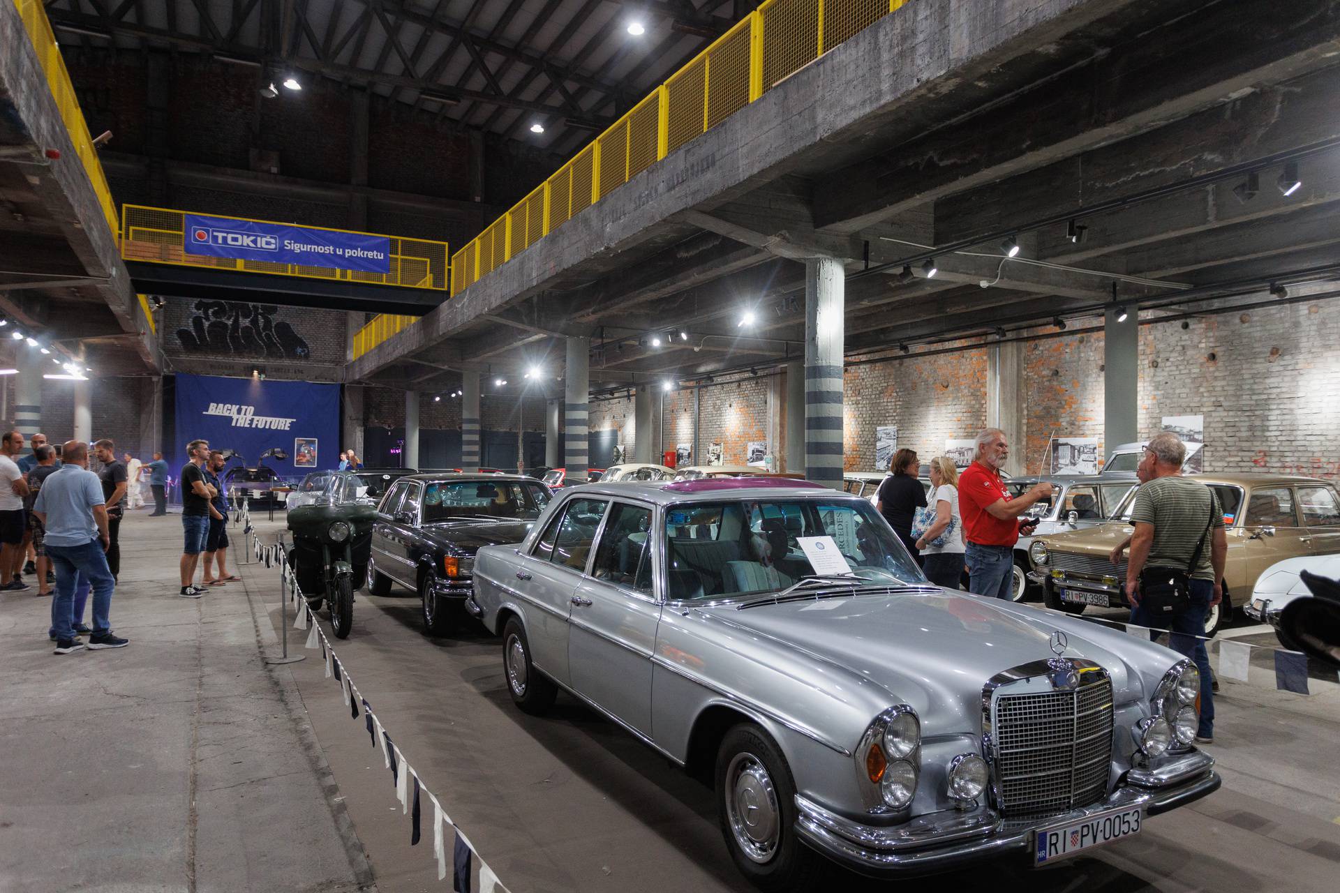 Rijeka: U zgradi Exportdrva otvorena izložba oldtimera