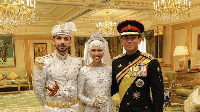 Udala se kći sultana od Bruneja u raskošnoj ceremoniji, par se uskladio dijamantnim ukrasima