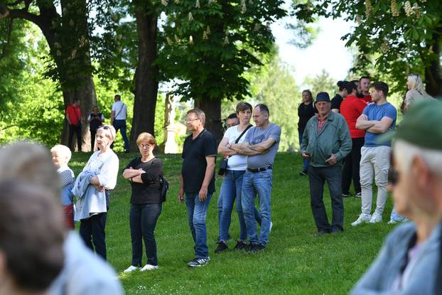 Čakovec: Građani čekali u redu za porciju graha 