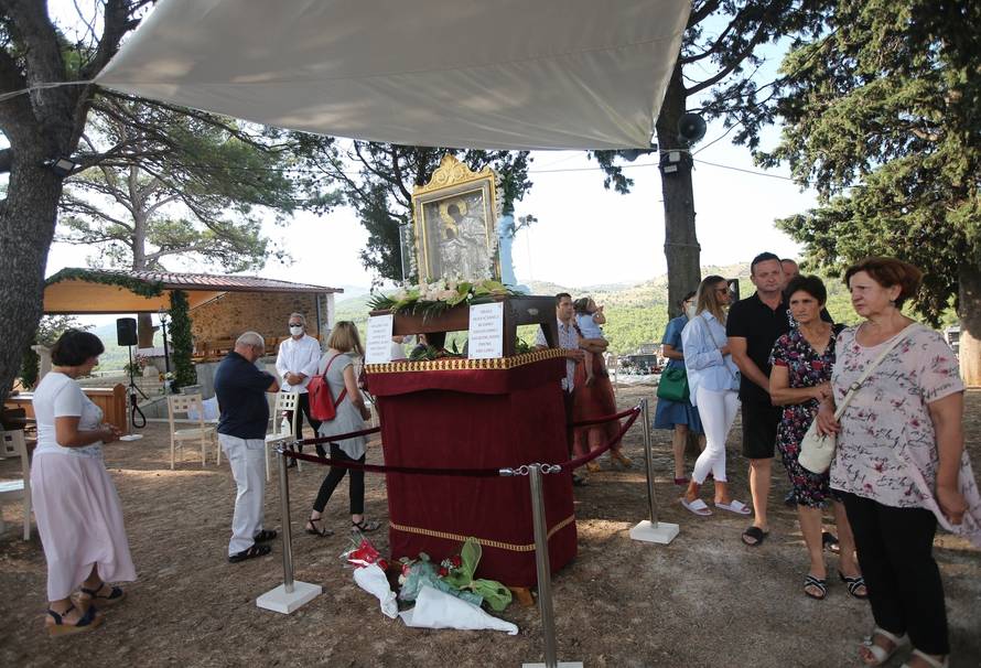 Vrpolje: Uz poštivanje svih epidemiolških mjera obilježen blagdan velike Gospe