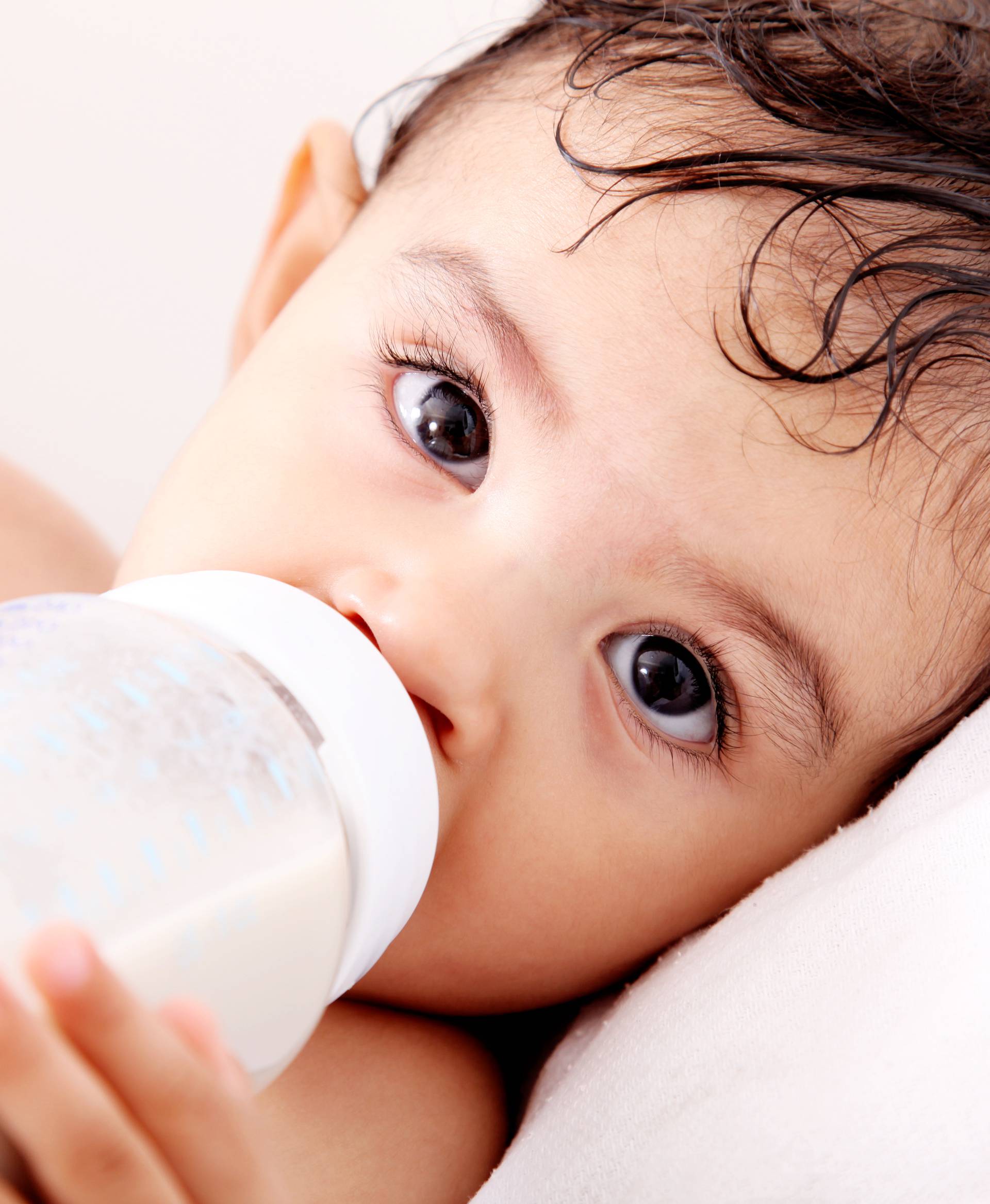 7 najčešćih zabluda oko beba: Poslije obroka mora podrignuti