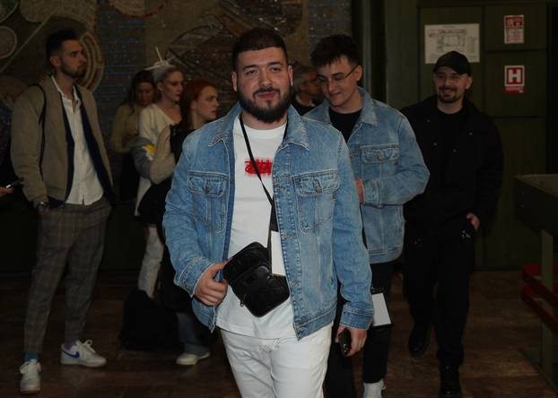 Beograd: Dobro raspoloženi natjecatelji festivala "Pesma za Evroviziju '24"napuštaju studio RTS-a