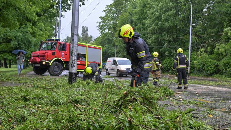 Troje ozlijeđeno u nevremenu u Zagrebu: 'Padala su stabla. Nadamo se da sad sve jenjava'