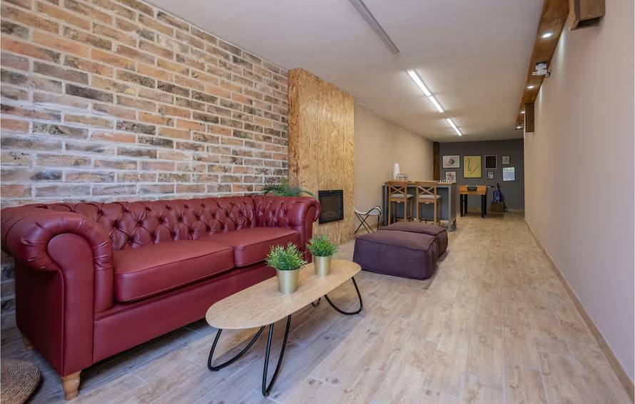 Neslužbeno doznajemo: Službenik je u vrijeme davanja dozvole imao obrt za čišćenje