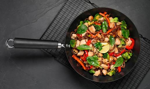 Brzi wok s piletinom i povrćem