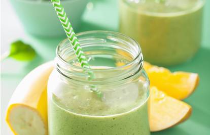Detoks uz zdrave smoothieje: U zeleni idu špinat i avokado, a u slatki voćni med i borovnice