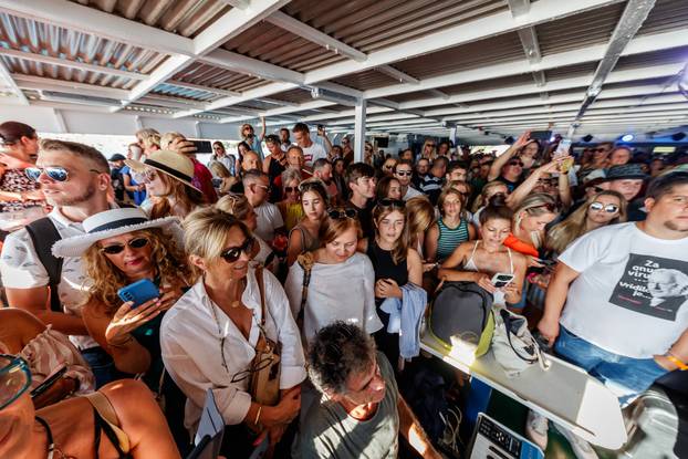 Split: Koncertom na trajektu "Korčula" počeli dani sjećanja na Olivera Dragojevića