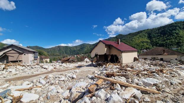 Raste broj poginulih u poplavama u Jablanici, stanje je kritično