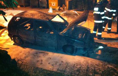 Požar je progutao automobil u Dubrovniku, nema ozlijeđenih