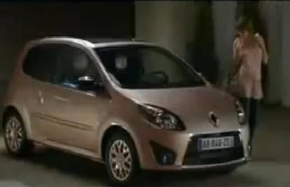 Lezbijska reklama za Renault previše je i za Berlusconija?