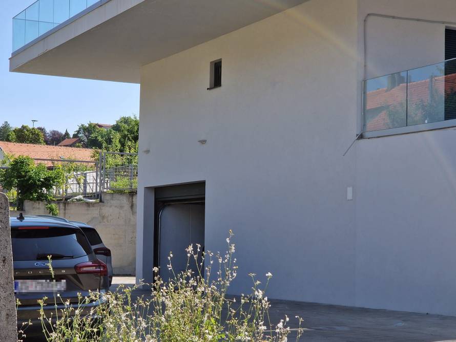 Ovo je garaža užasa u kojoj su likvidirali muškarca i djevojku. Istražitelji i jutros češljaju teren