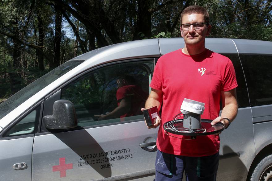 Ivan iz Osijeka je mamac za komarce: 'Postavljam zamke i brojim ubode'