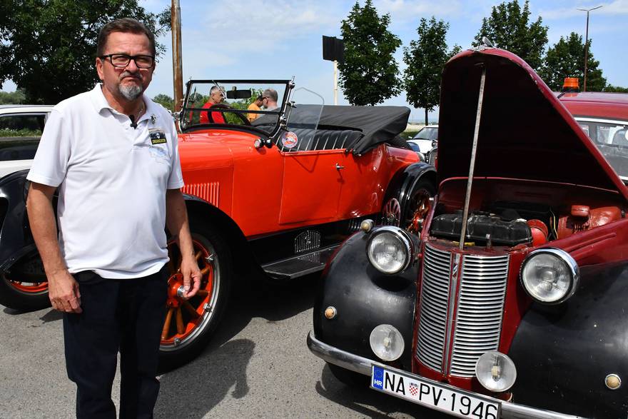 Oldtimer klub Brod na Savi u subotu je okupio ljubitelje starih auta: Dodge Roadster iz 1924. godine bio glavna zvijezda