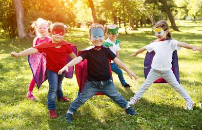 Merkur Superheroj - Jer i superjunaci moraju u školu